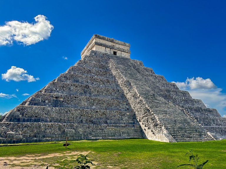 Visit Chichén Itzá from Cancun for cenotes and amazing archaeological wonders